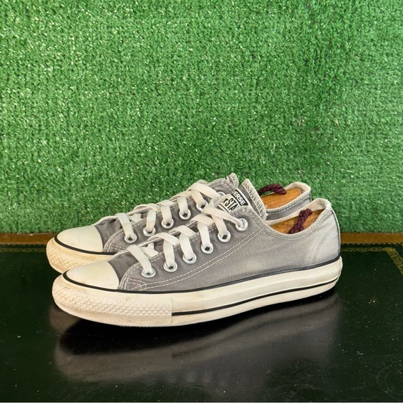 Converse Chuck Taylors All Star Gray White Sneakers Canvas Classic Kids Size 5Y - Picture 1 of 6
